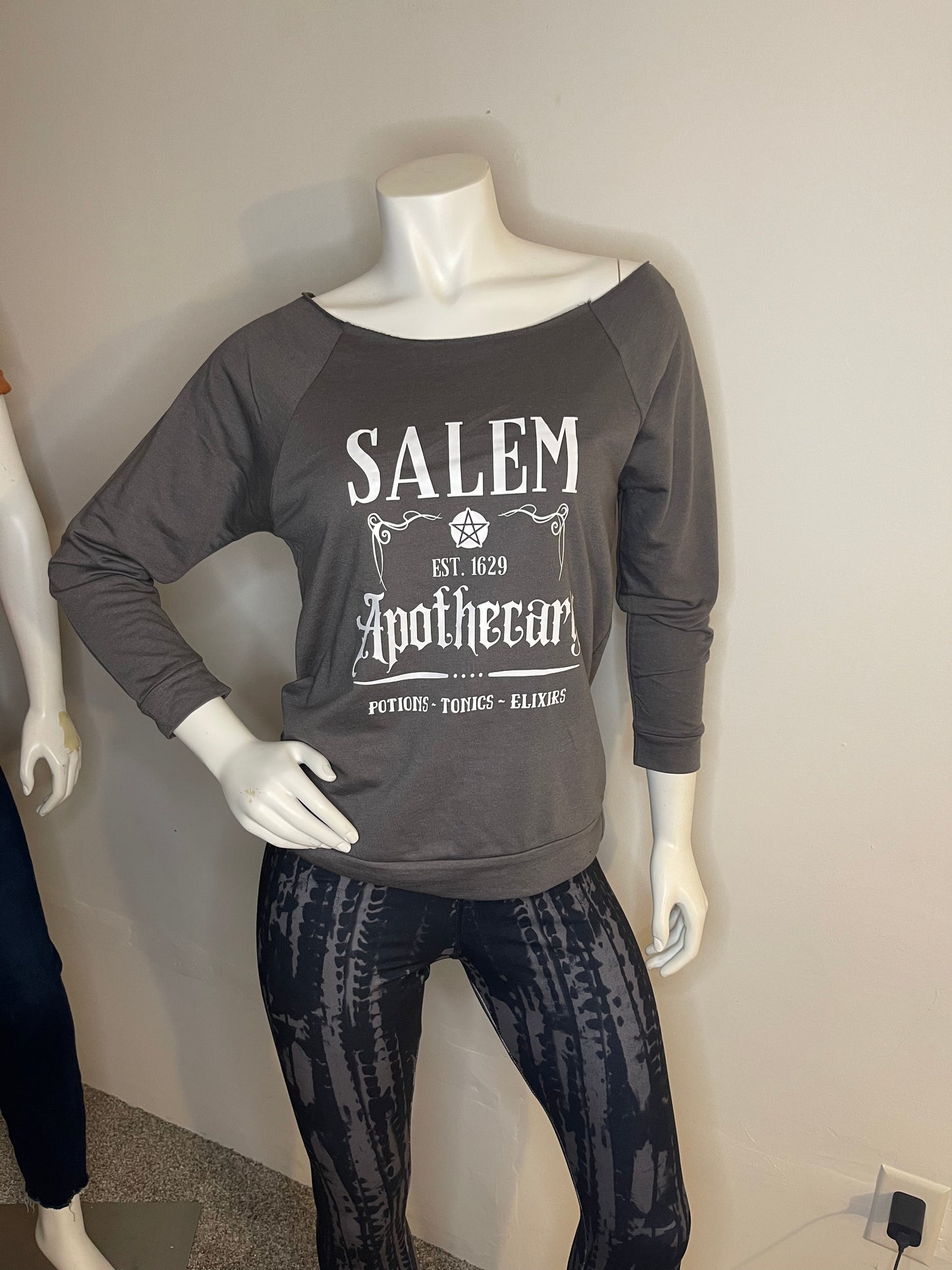 Salem Apothecary 3/4 sleeve